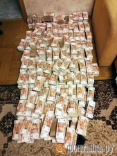  При обыске питерской квартиры полицейские обнаружили 605 млн рублей в старом диване