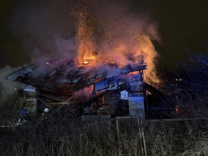 В центре Нарвы сгорел дом