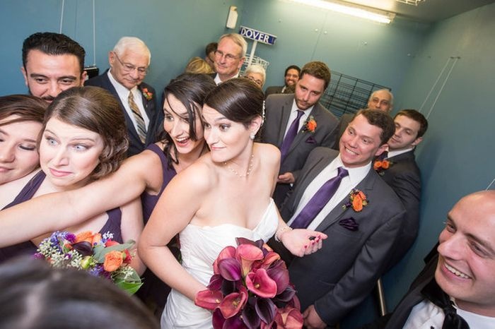  Молодожены и их гости застряли в лифте в день свадьбы