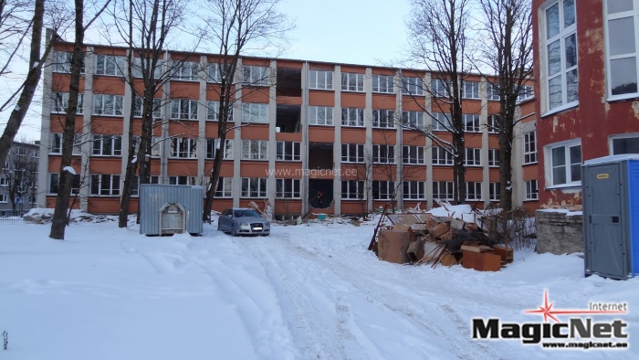 Здание Эстонской гимназии в Нарве начали демонтировать