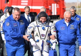 Космонавты с упавшего "Союза" родились в рубашках