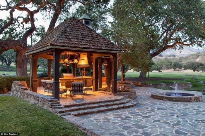 Знаменитое ранчо Майкла Джексона «Неверленд» продается за 100 000 000$