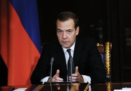 Медведев потребовал усилить меры безопасности для российских международных авиарейсов