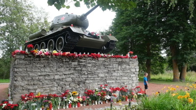 Власти Нарвы хотят перенести танк к 20 августа