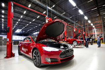 Tesla уволит более 4 тысяч сотрудников с целью сокращения расходов