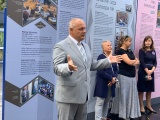 ФОТО: Хенн Пыллуаас открыл выставку "Рийгикогу-100" в Нарве 