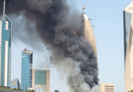 В Кувейте из горящего 300-метрового небоскреба эвакуировали 2500 человек 