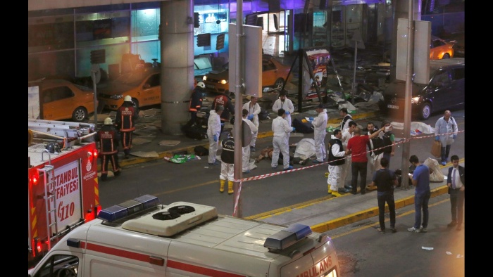 Среди жертв теракта в аэропорту Стамбула, число которых возросло до 41, оказались 10 иностранцев