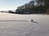На полях в Англии появились загадочные снежные рулоны 