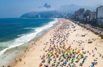 Бразильцы устали от карантина и тысячи людей рванули на пляжи Рио-де-Жанейро