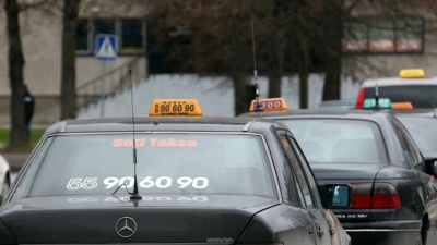 Языковая инспекция: 200 нарвских таксистов должны к июлю 2017 года получить категорию В1 