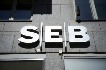 С возможным отмыванием денег в SEB могут быть связаны сотни эстонских клиентов банка 