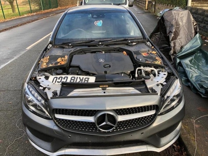  В Великобритании воры разобрали Mercedes прямо возле дома его владельца