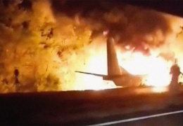 Под Харьковом упал и загорелся военный Ан-26. 22 человека погибли 