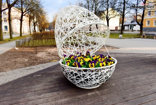 Нарвская горуправа просит вернуть пропавший декоративный вазон