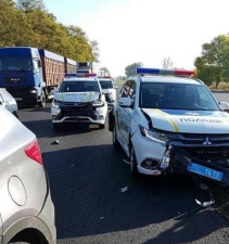  В Запорожье полицейские разбили два новых автомобиля Mitsubishi Outlander