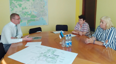 Жители Кренгольмского района просят власти взять парк у ДК им. Герасимова под свою ответственность