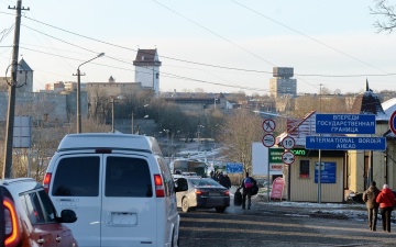 Штрафы за катавшегося на автомобиле по Ивангороду нарвитянина придется заплатить хозяину машины 