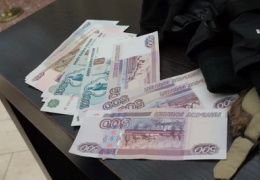 На погранпункте в Нарве украли евро и рубли