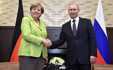 Путин и Меркель договорились попытаться вернуть российских наблюдателей в Донбасс 