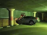  Водитель от бога: девушка припарковалась в стене здания в Долгопрудном 