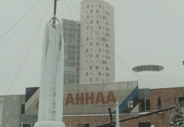 Рядом с центром AHHAA в Тарту появилась 12-метровая сосулька 