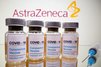 Власти Нидерландов и Ирландии решили приостановить использование вакцины AstraZeneca из-за случаев тромбоза после прививки 