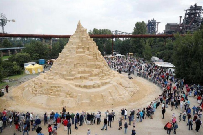 В Германии построили песочный замок рекордных размеров