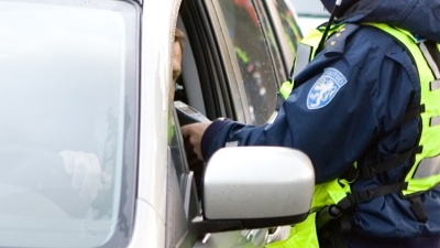 Уезжавшая от полицейских пьяная женщина-водитель звонила по 112 с просьбой прекратить погоню 