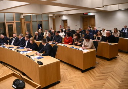 В Нарве 16 депутатов пытаются провести внеочередную сессию для отставки руководства города