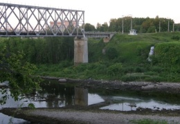 Мужчина в Нарве перешел границу по железнодорожному мосту 