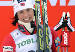 Норвежка выиграла женскую гонку в скиатлоне 
