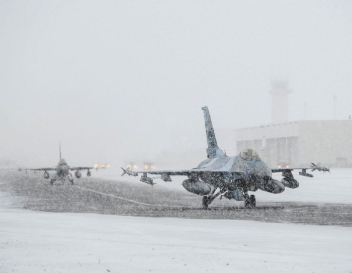 Интересные кадры: военные самолеты зимой