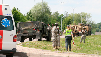 Hummer с американскими военными протаранил легковушку в Литве – СМИ