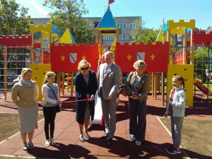 Город дарит детские площадки, но товарищества с ним так и не «играют»
