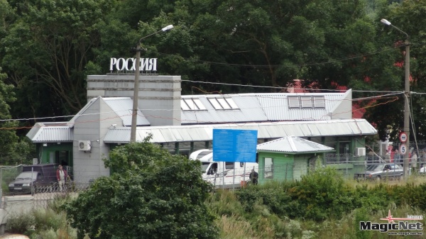У гражданина Израиля на границе в Ивангороде изъяли детали оружия