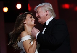 Трамп на балу в честь инаугурации взорвал зал танцем с женой Меланьей