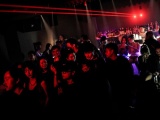 Китайские клабберы танцуют на Уханьской дискотеке, поскольку в городе нет больше коронавируса