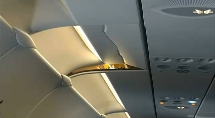 Почему в самолете всегда необходимо пристегиваться ремнями безопасности