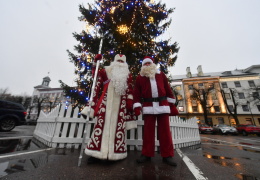 ФОТО: Дед Мороз и Санта-Клаус встретились в Нарве 