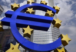  	 Экономика еврозоны все больше замедляется, евро проигрывает доллару 