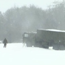 ВИДЕО: военная техника застряла в снегу в Ида-Вирумаа 