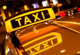 В Нарве пассажир, не желавший платить по счету, ударил водителя такси
