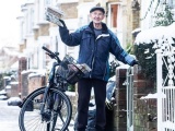  Добрые новости: 80-летнему почтальону подарили велосипед, чтобы он мог продолжать работать
