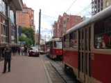 Автохам заблокировал движение трамваев на Дмитровской, а потом звонил маме жаловаться