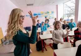 Нарвский профсоюз призвал повысить зарплаты школьным психологам и соцработникам 