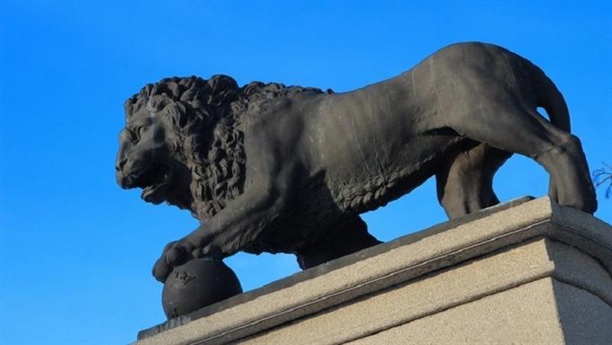 Конкурс по поиску изготовителя скульптурных львов для променада в Нарве провалился 