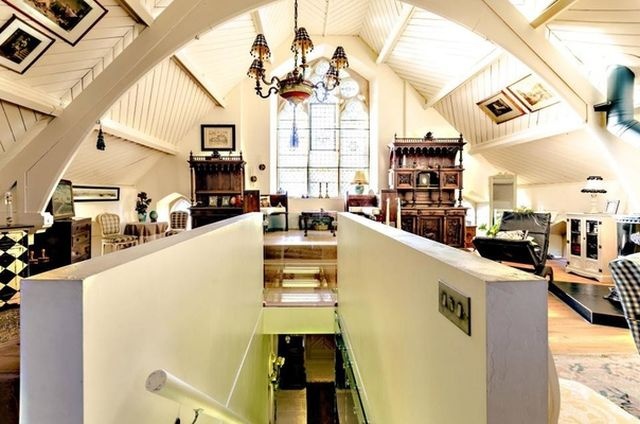В Великобритании старинную церковь превратили в роскошный особняк