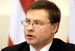 Премьер Латвии уходит в отставку вместе с правительством из-за обрушения супермаркета в Риге