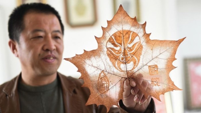 Потрясающие картины на опавших листьях от китайского мастера